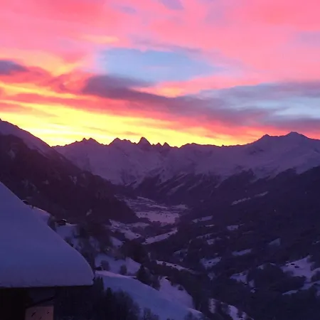 Maliet - Spacious With Mountain View Apartment Pany