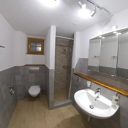 Maliet - Spacious With 4 Double