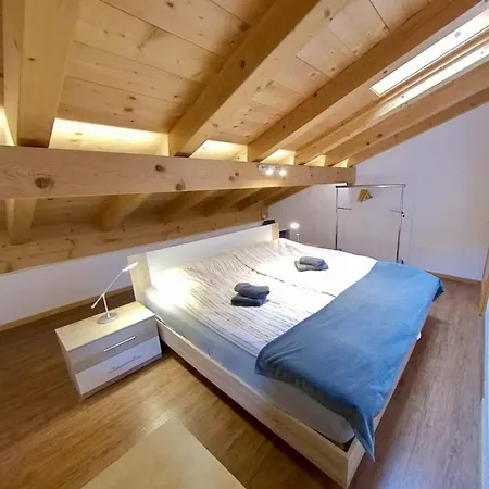 Maliet - Spacious With 4 Double Apartment Pany