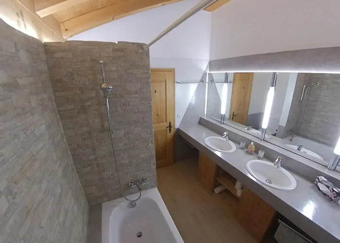 Maliet - Spacious With Mountain View Pany